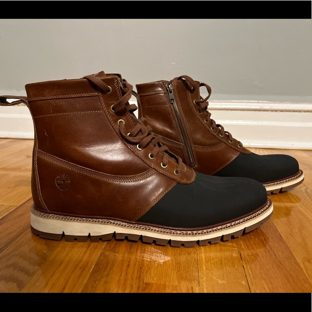 Like new: Timberland Duck boot mens sz 13. Waterproof side zip, rubber toe
